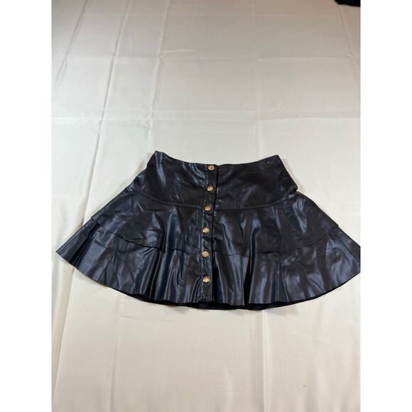 Forever 21 faux leather mini skirt - excellent condition- size medium - Picture 2 of 5